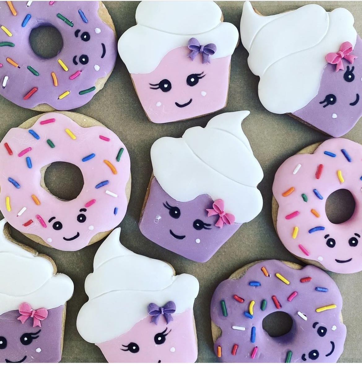 Hand-iced biscuit
