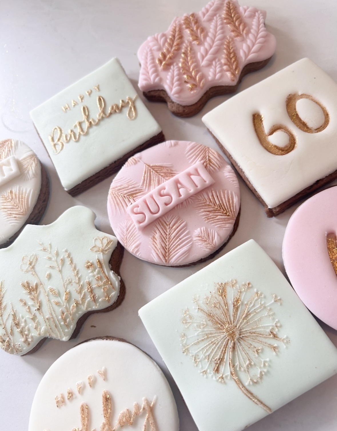 Hand-iced biscuit